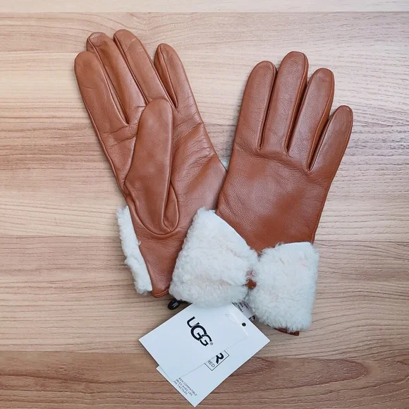 UGG Accessories Nwt New Ugg Tech Leather Gloves With Sheepskin